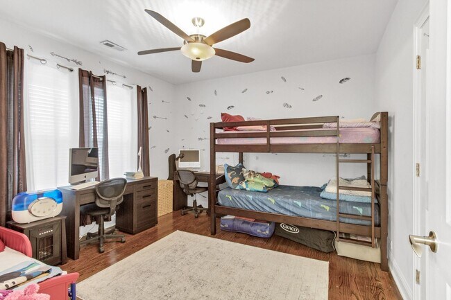Building Photo - 5726 N Mozart St