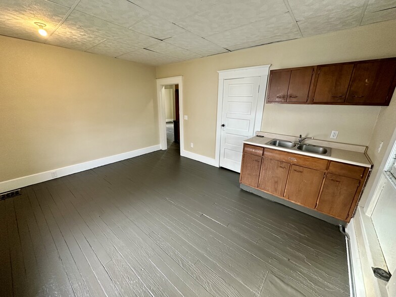 Building Photo - 735 Fountain Sq