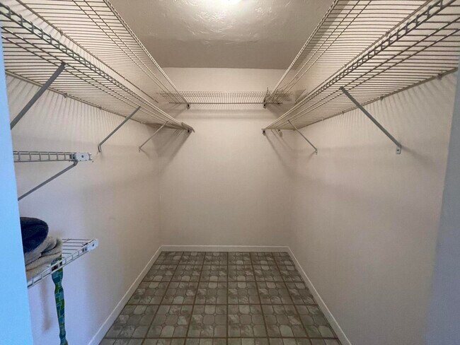 Building Photo - 306 E Ocean Ave