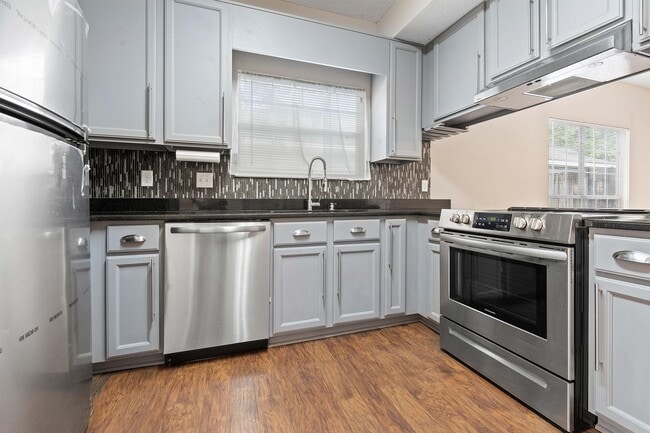 Building Photo - 2033 Post Oak Ct