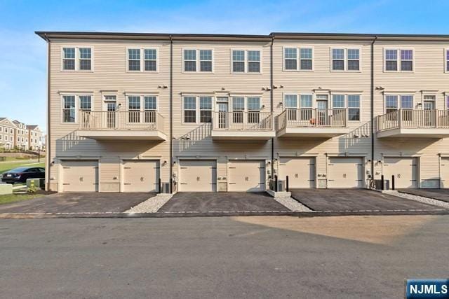 Building Photo - 69 Arnold Dr
