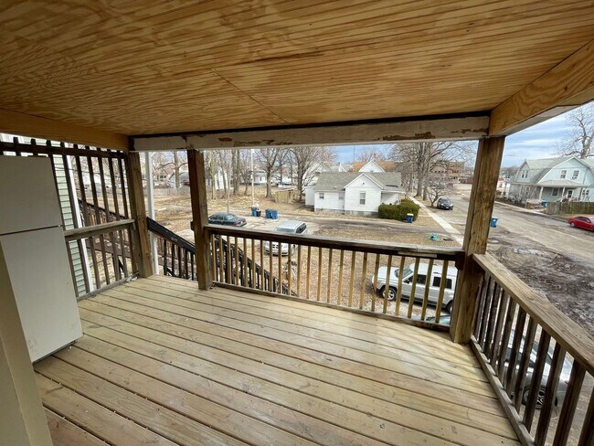 Building Photo - 1144 S Spring St