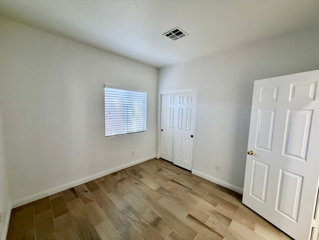 Building Photo - Cute and cozy 2 bedroom 2 bathroom condo