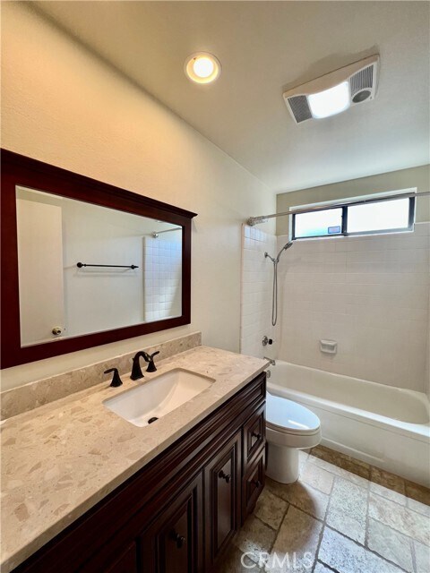 Building Photo - 318 E Miramar Ave