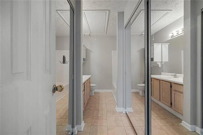 Building Photo - 2025 Brittania Cir