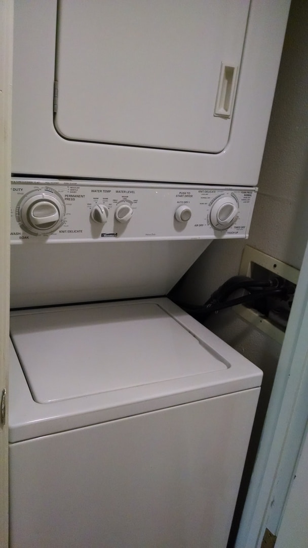 Building Photo - Springland Village Condo