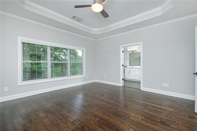 Building Photo - 1299 Linden Ct