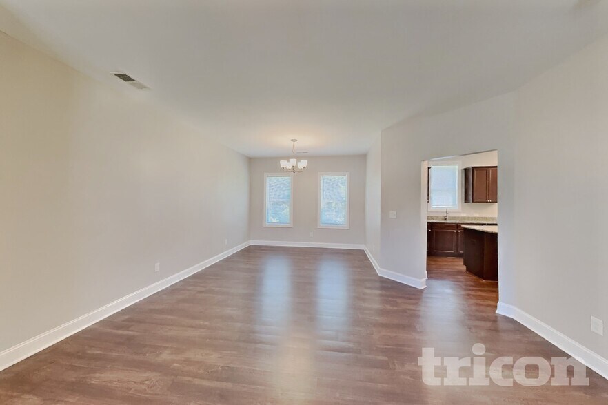 Building Photo - 1100 Silver Farm Rd