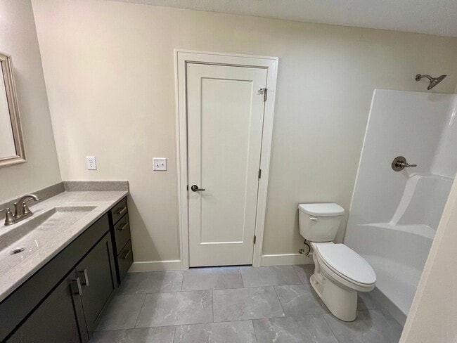 Building Photo - Newly built 3-bedroom duplex in Irvine Acres!