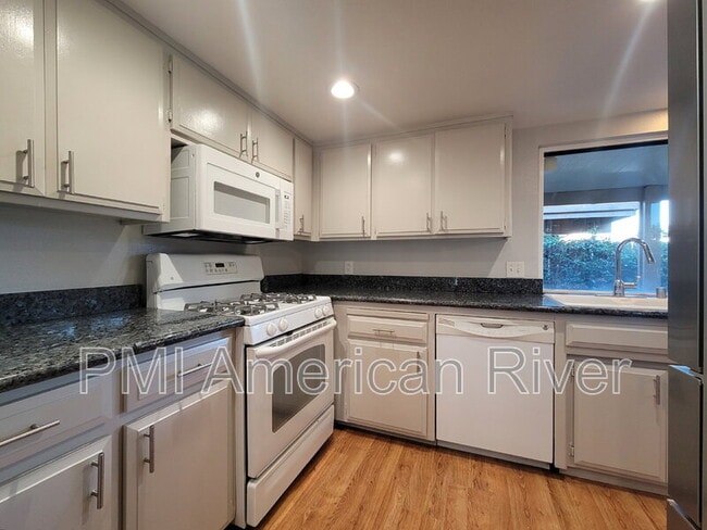 Building Photo - 3127 Vía Grande