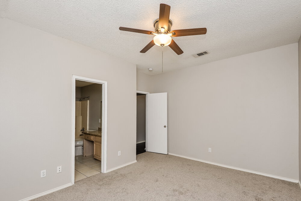 Building Photo - 1040 Glencrest Dr