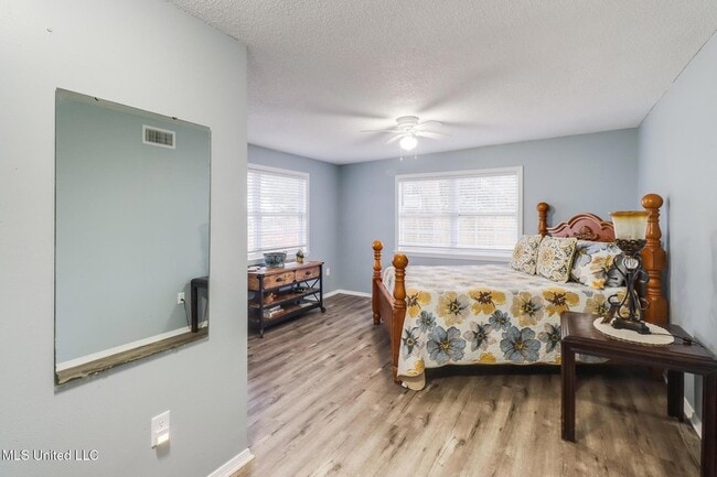 Building Photo - 419 E Second Street Unit