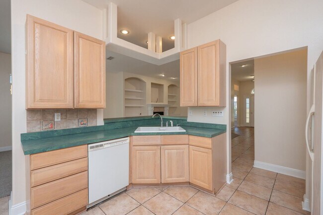 Building Photo - 1697 Glenwood Ct