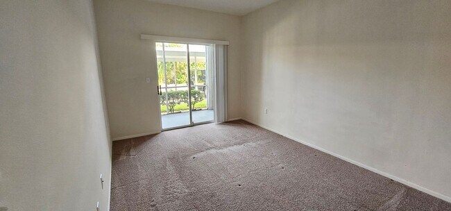 Building Photo - $500 off the first month’s rent!!