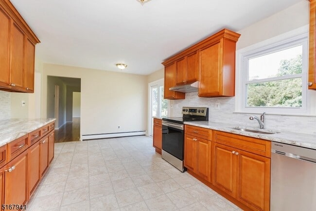 Building Photo - 6 Jean Dr