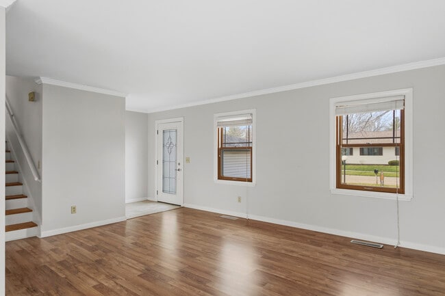 Building Photo - 1903 Sumac Dr