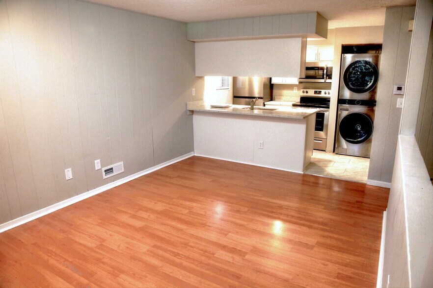 Primary Photo - 306 E 17th Ave