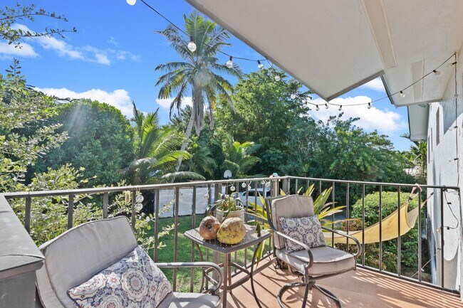 Building Photo - Beautiful Rustic Contemporary Duplex in Cu...