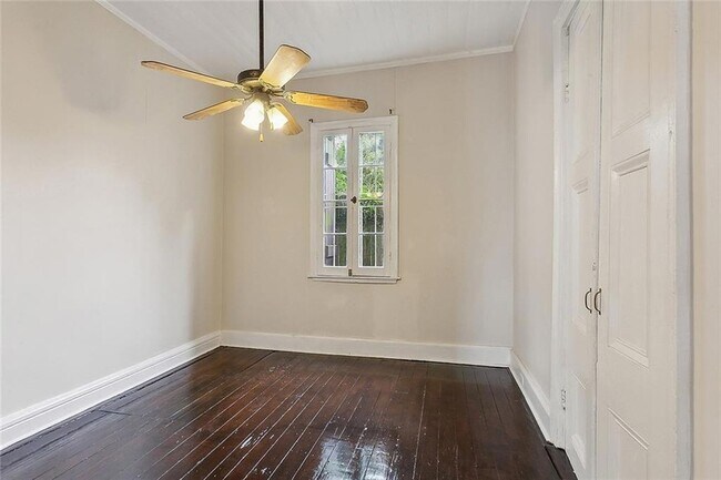 Building Photo - 2021 Burgundy St