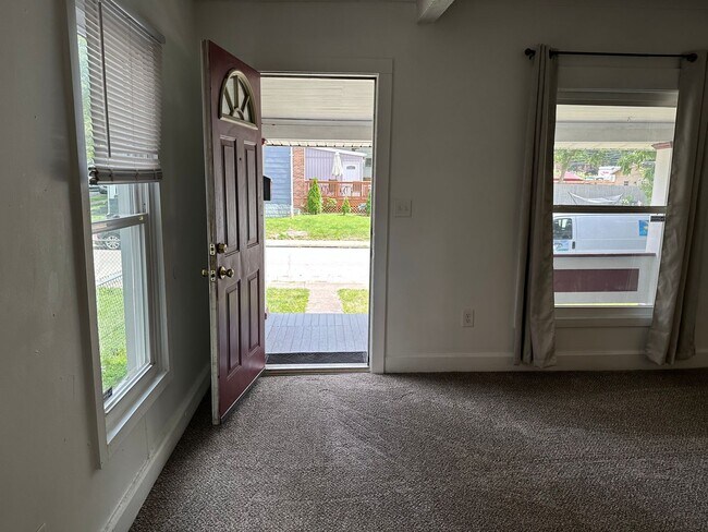 Building Photo - 2497-2499-2499 Adams Ave