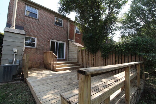 Building Photo - 1331 Devon Ln