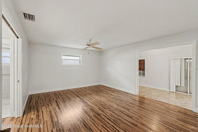 Building Photo - 115 11th Ave