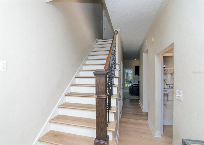 Building Photo - 3023 W Bay Villa Ave