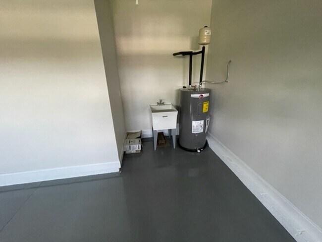 Building Photo - Vonore 37885 - 4 bedroom, 3 bath in Tellico Village - Contact Ed Johnson 865-924-5045