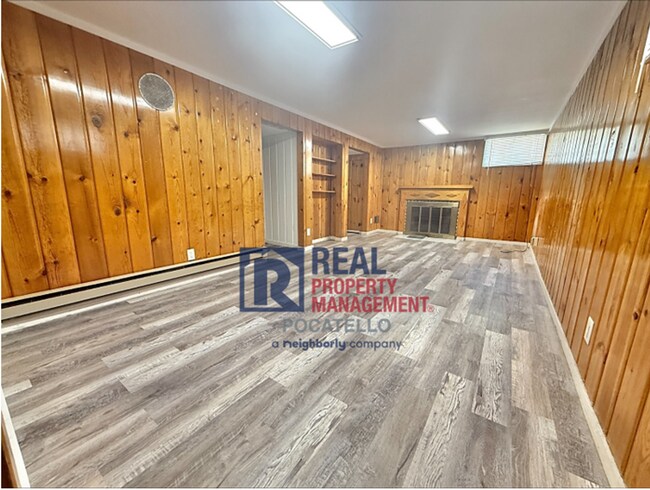 Building Photo - 1420/1422 E Elm St