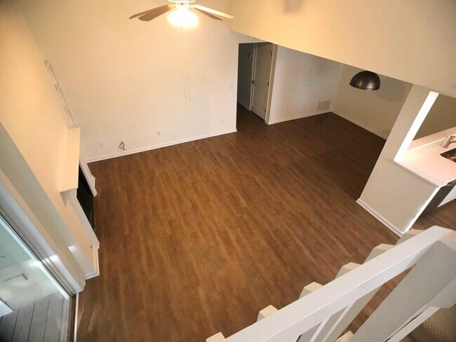 Building Photo - 1104 Riverview Dr