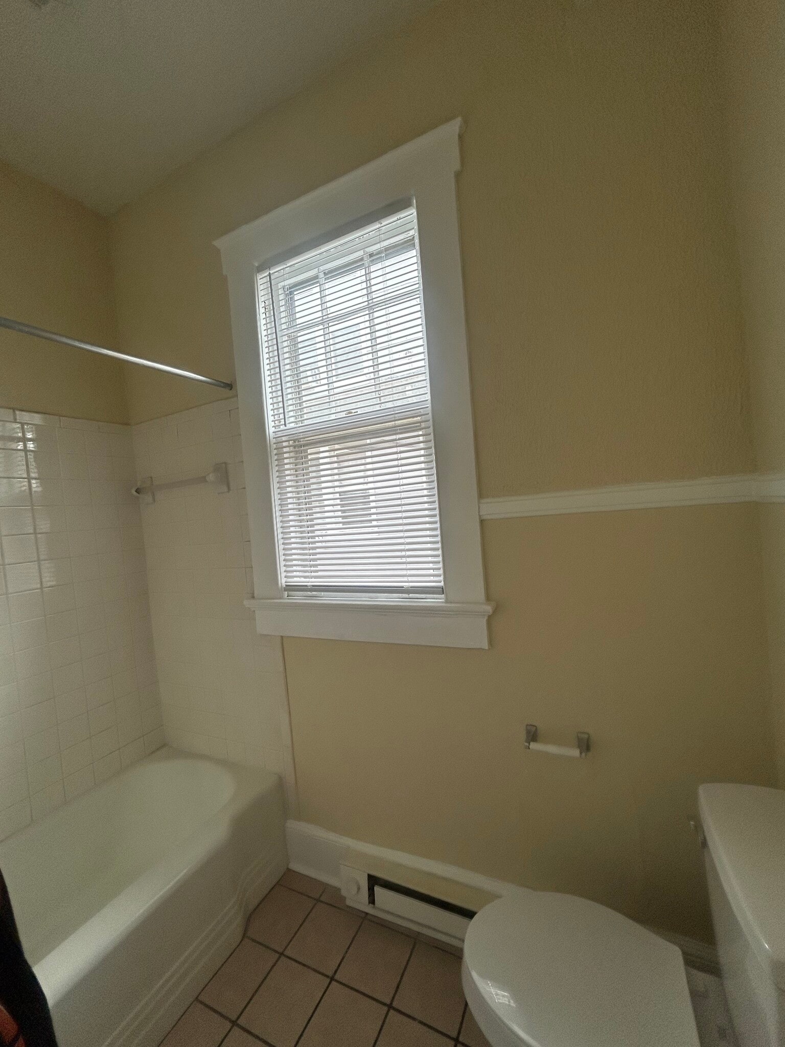 Building Photo - 405 W Pine St