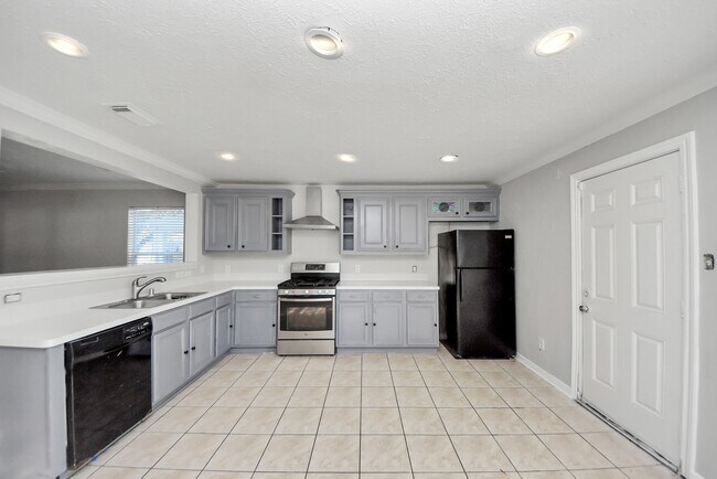 Building Photo - 19019 Remington Park Dr