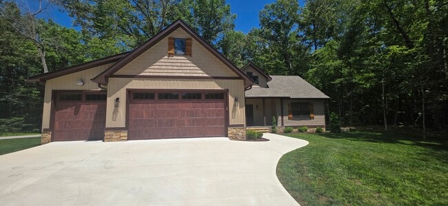 Building Photo - 3 bedroom / 2 bath new build in Fairfield Glade available for 12 month lease