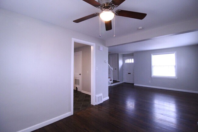 Building Photo - January FREE On This 2 Bedroom 1 Bath Duplex