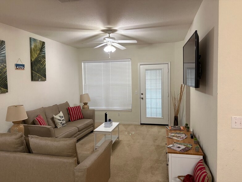 Building Photo - 6004 Hemingway Cir