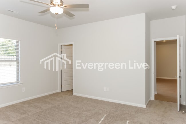 Building Photo - 14695 Mountain Strm Dr