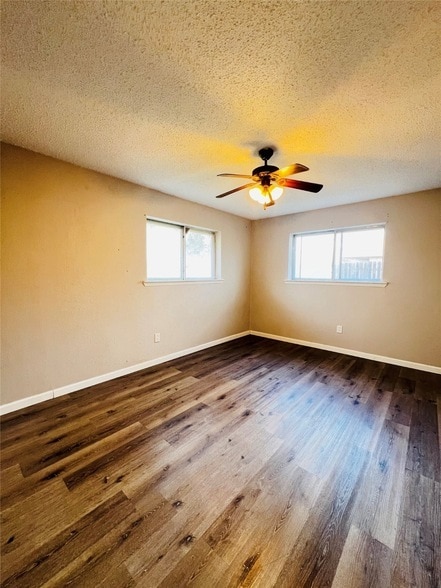 Building Photo - 215 Birdwell Rd