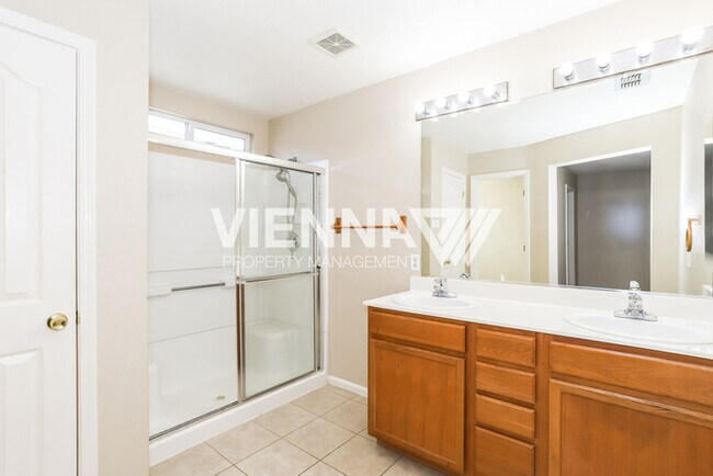 Building Photo - Spacious 4 Bedroom Home in North Natomas