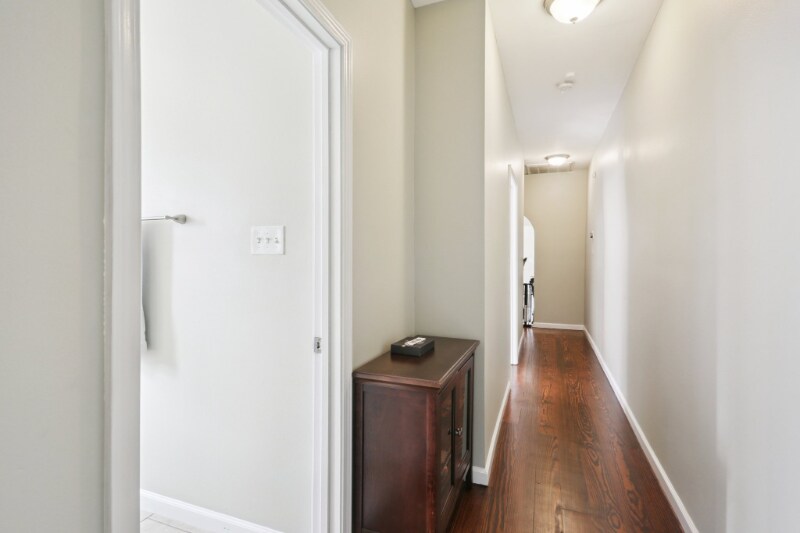 Building Photo - 615 S Hennessey St