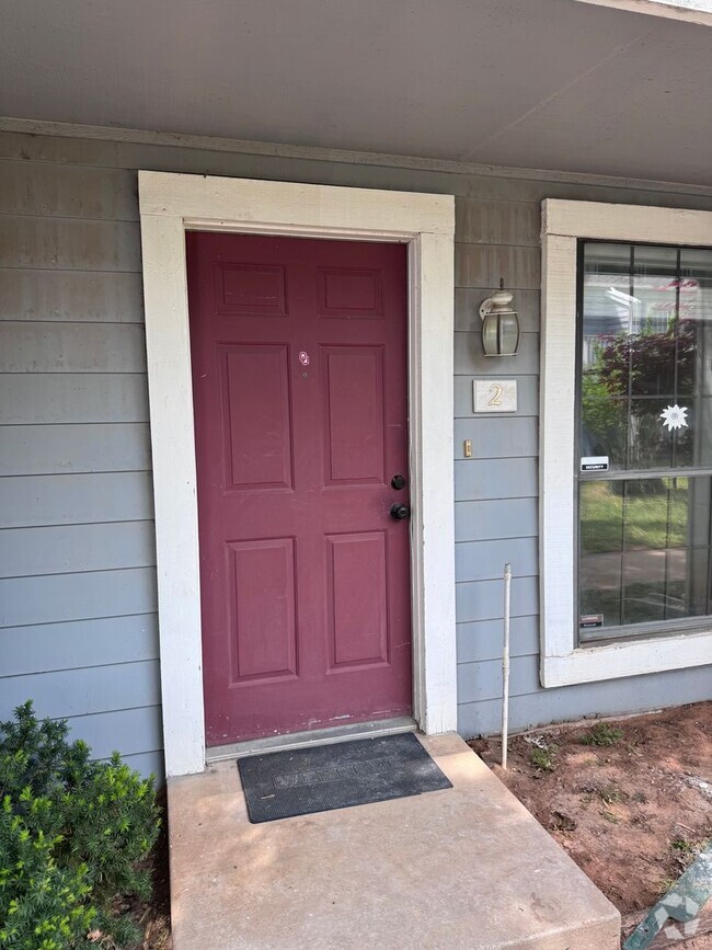 Building Photo - Darling 1 Bed, 1.5 Bath Townhouse with sma...