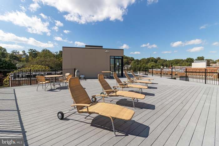 Building Photo - 2902 Porter St NW