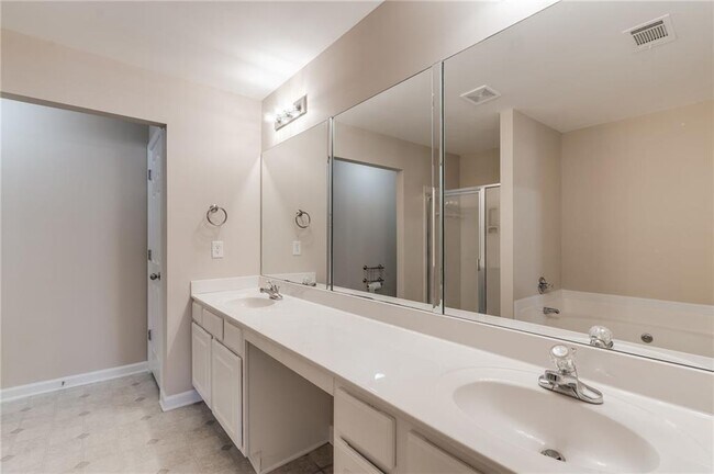 Building Photo - 1817 Waterside Dr