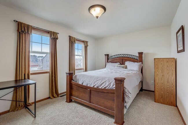 Building Photo - Grand 5 bed 4.5 bath Maple Grove Home w/ 3-Car Garage! Fully Furnished