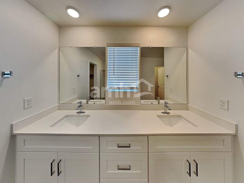 Building Photo - 12634 W Flynn Ln