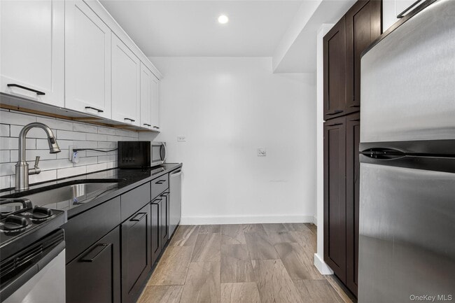 Building Photo - 170-06 Crocheron Ave