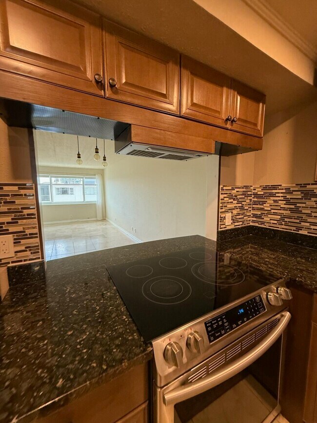 Building Photo - 4500 N Flagler Dr