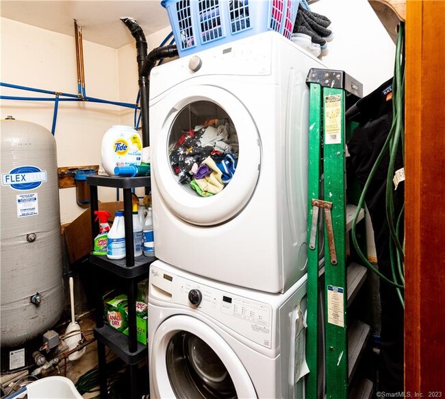 Building Photo - 56 S Rd