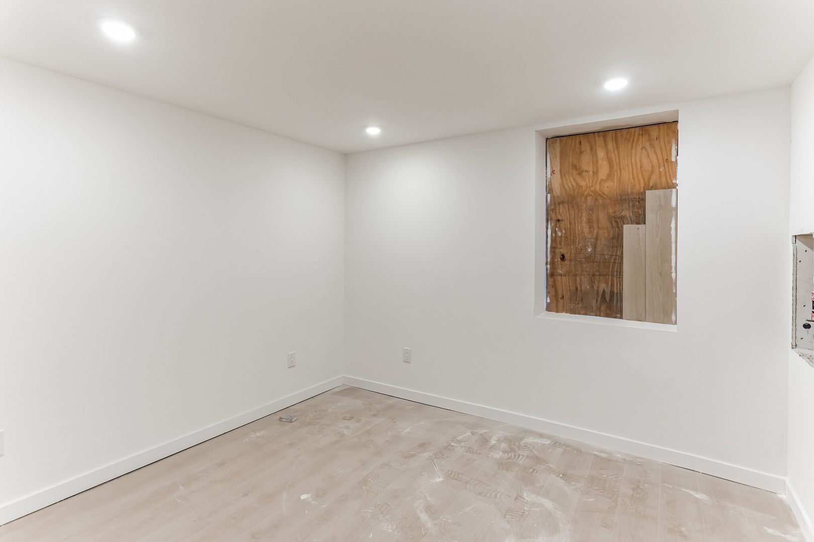 Building Photo - 812 N Holly St