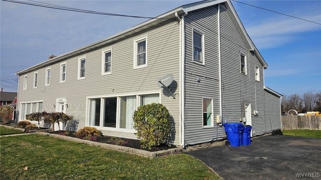 Building Photo - 2650 Seneca St