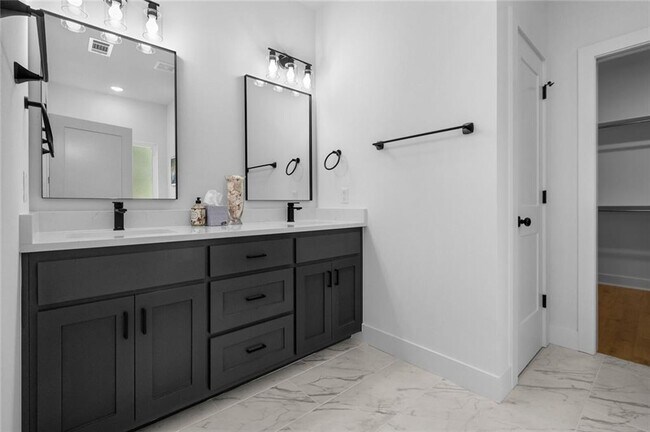 Building Photo - 45 Blairgowrie Dr